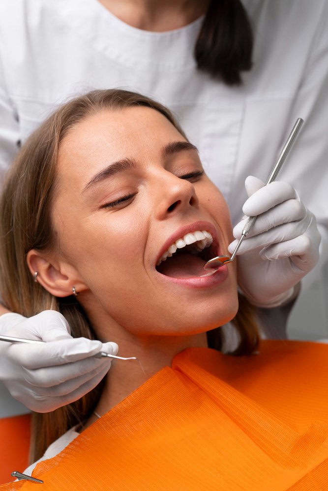 Лечение кариеса без боли в клинике Cayra Clinic Анталья